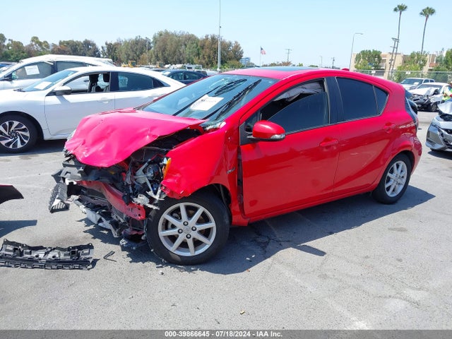 Toyota Prius C Three 2015 JTDKDTB34F1091699 Image 2