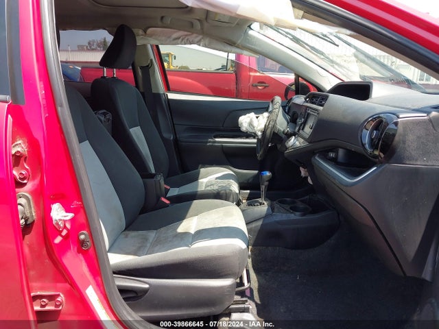 Toyota Prius C Three 2015 JTDKDTB34F1091699 Image 5