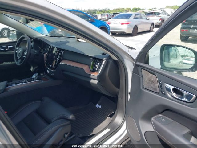 YV4L12RX8P1341234 Volvo Xc60 B5 Ultimate Dark Theme