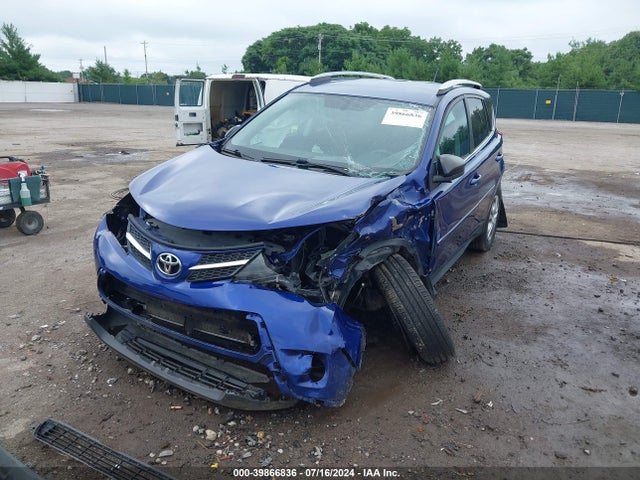 Toyota RAV4 LE 2015 2T3BFREV2FW385176 Image 2