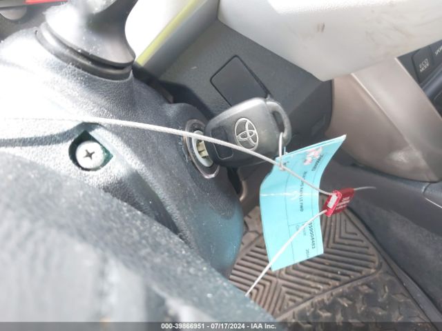 JTMZFREV8E5018786 Toyota RAV4 LE