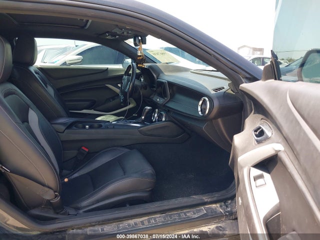 Chevrolet Camaro 2lt 2018 1G1FD1RS7J0189748 Image 5