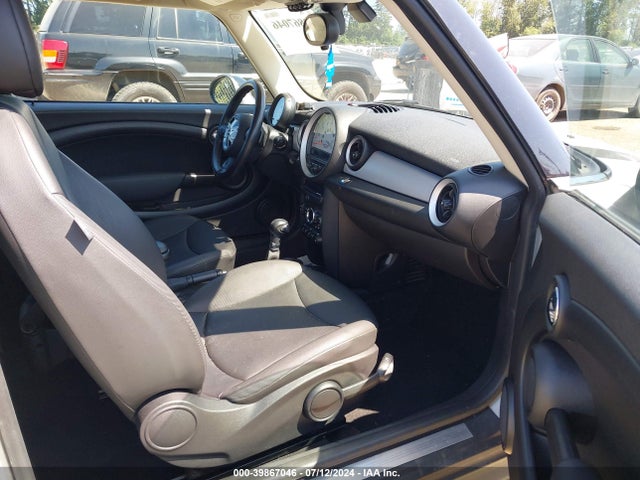 2013 MINI CLUBMAN WMWZF3C59DT490096 Photo 4