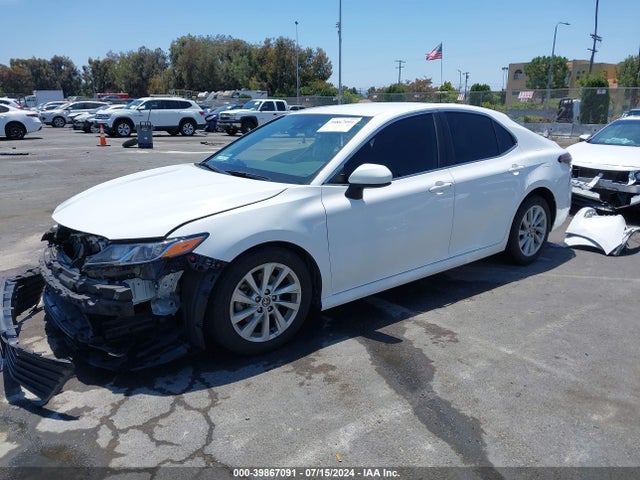 Toyota CAMRY LE 2022 4T1C11AK2NU629996 Image 2