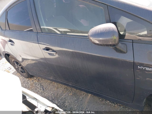 Toyota Prius Two 2015 JTDKN3DU1F0452458 Image 13