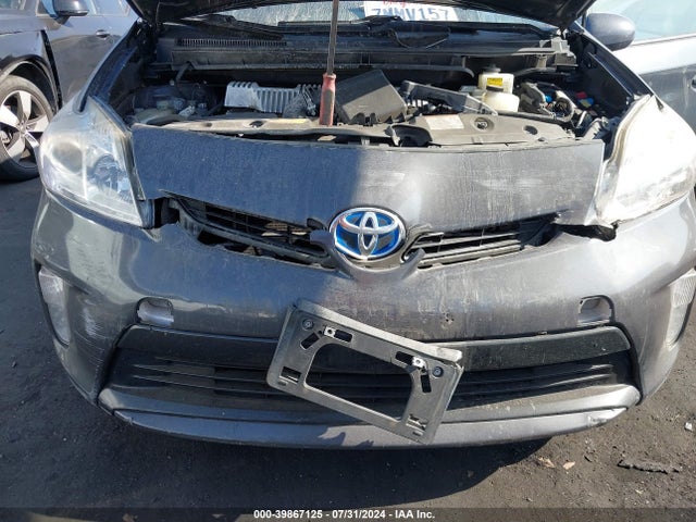Toyota Prius Two 2015 JTDKN3DU1F0452458 Image 6