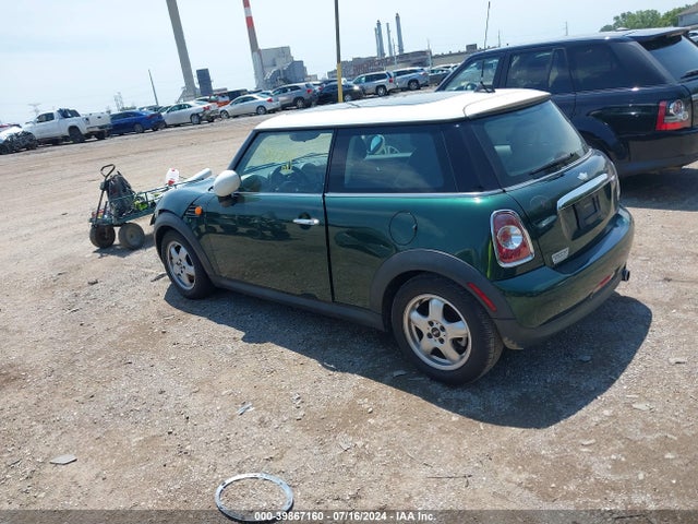 2011 MINI COOPER WMWSU3C50BT095907 Photo 2