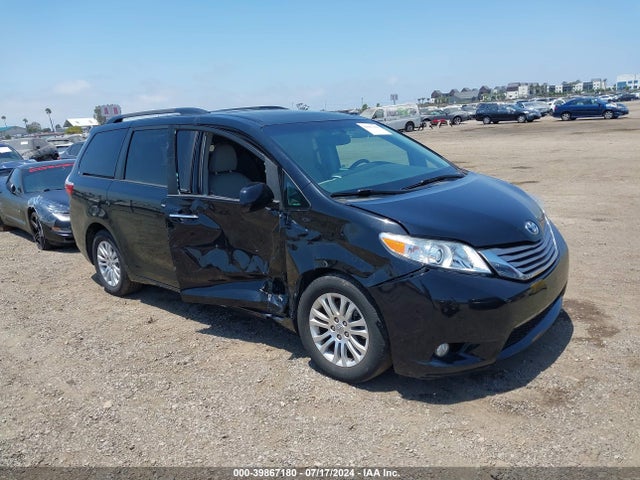 Toyota Sienna Xle 8 Passenger 2017 5TDYZ3DC4HS835462 главное изображение