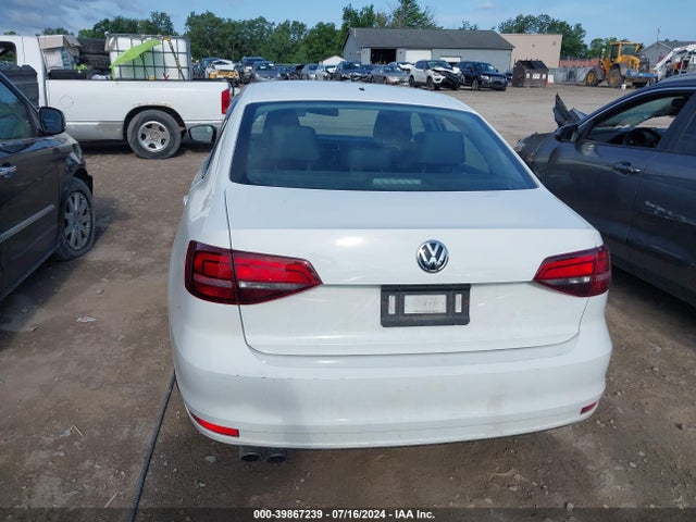 3VWDB7AJ5JM245383 Volkswagen Jetta 1.4t Se/1.4t Wolfsburg Edition