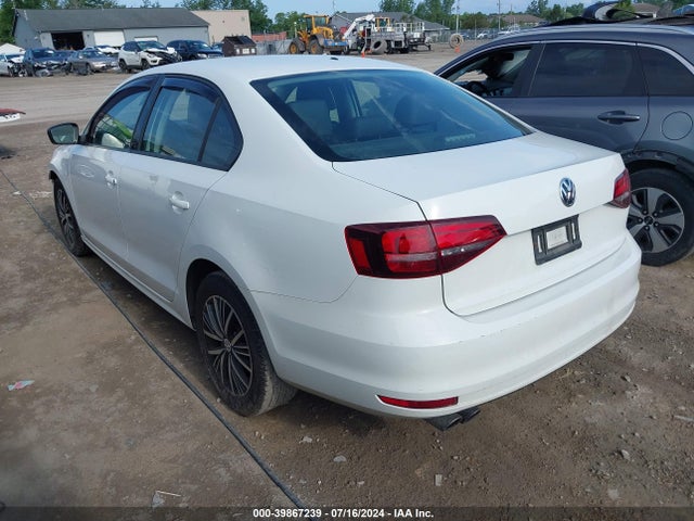 3VWDB7AJ5JM245383 Volkswagen Jetta 1.4t Se/1.4t Wolfsburg Edition
