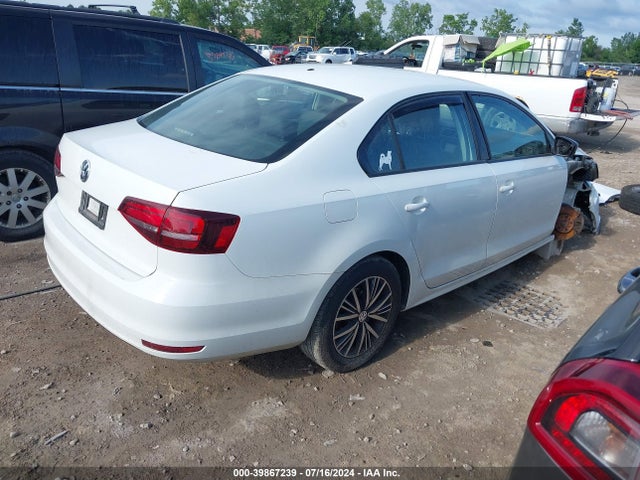 3VWDB7AJ5JM245383 Volkswagen Jetta 1.4t Se/1.4t Wolfsburg Edition