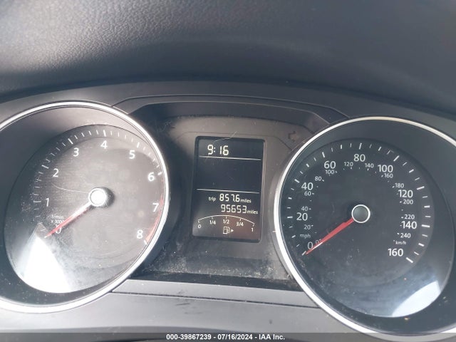 3VWDB7AJ5JM245383 Volkswagen Jetta 1.4t Se/1.4t Wolfsburg Edition