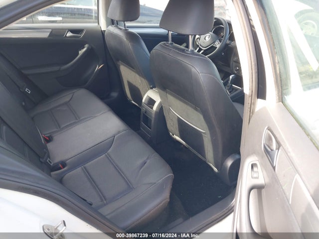 3VWDB7AJ5JM245383 Volkswagen Jetta 1.4t Se/1.4t Wolfsburg Edition
