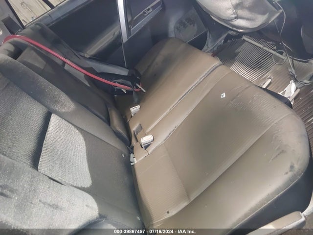 Toyota RAV4 LE 2018 JTMBFREV0JJ176221 Image 8