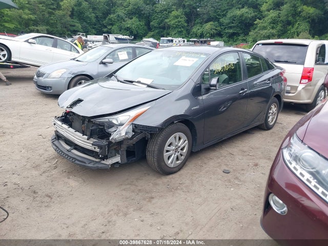 Toyota Prius Two 2016 JTDKBRFU3G3002142 Image 2