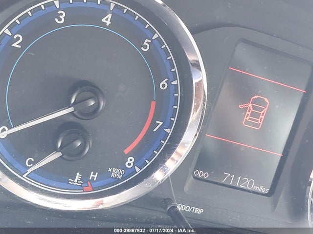 Toyota COROLLA LE 2018 5YFBURHE8JP826751 Image 16