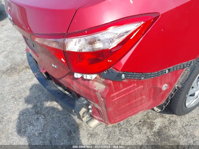 Toyota COROLLA LE 2018 5YFBURHE8JP826751 Image 18