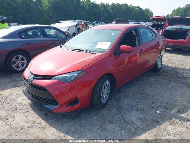 Toyota COROLLA LE 2018 5YFBURHE8JP826751 Image 2