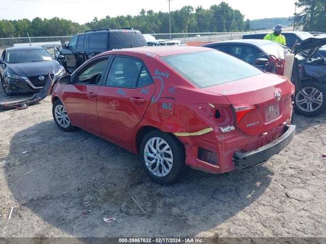 Toyota COROLLA LE 2018 5YFBURHE8JP826751 Image 3