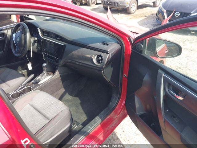 Toyota COROLLA LE 2018 5YFBURHE8JP826751 Image 5