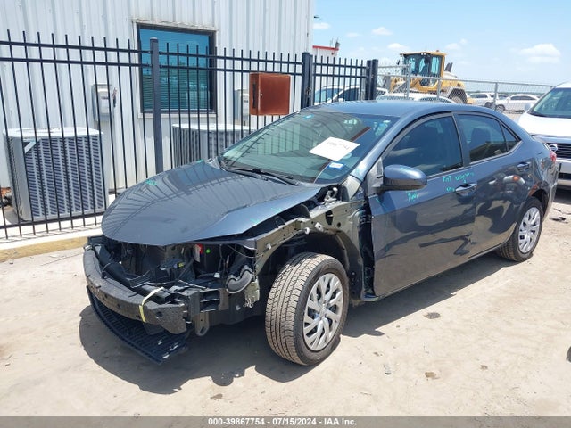 Toyota COROLLA LE 2018 5YFBURHE9JP797034 Image 2