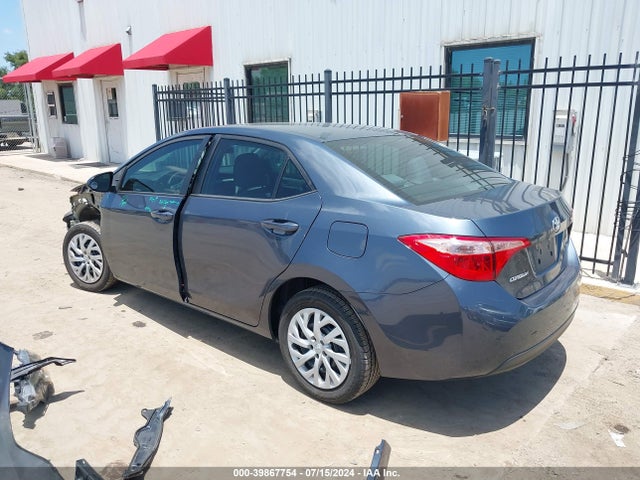 Toyota COROLLA LE 2018 5YFBURHE9JP797034 Image 3