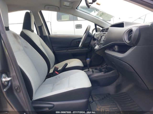 JTDKDTB32G1118822 Toyota Prius C One