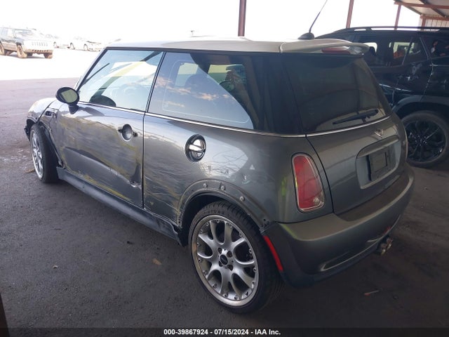 2005 MINI COOPER S WMWRE33545TG98958 Photo 2