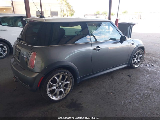 2005 MINI COOPER S WMWRE33545TG98958 Photo 3