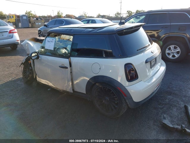 2012 MINI COOPER WMWSU3C50CT256774 Photo 2