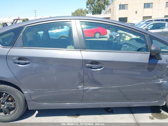 Toyota Prius Two 2015 JTDKN3DU7F1928562 Image 13