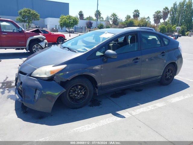 Toyota Prius Two 2015 JTDKN3DU7F1928562 Image 2