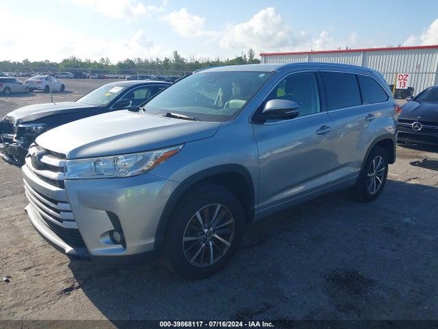 Toyota Highlander Xle 2018 5TDKZRFHXJS529969 Image 2