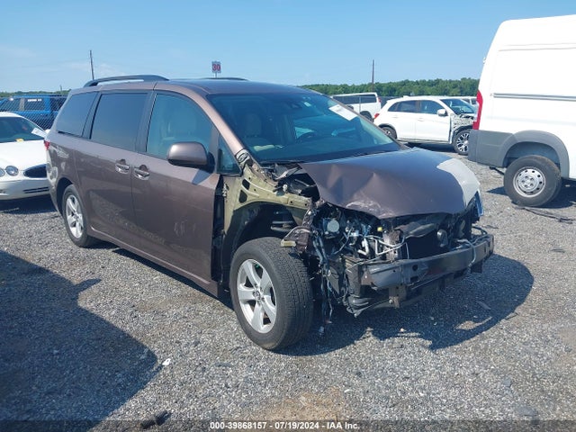 Toyota Sienna Le 8 Passenger 2018 5TDKZ3DC8JS955714 главное изображение