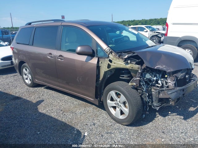 Toyota Sienna Le 8 Passenger 2018 5TDKZ3DC8JS955714 Image 13