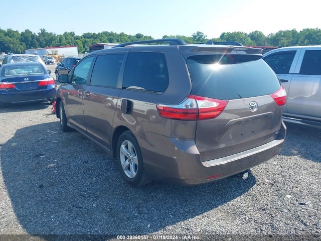 Toyota Sienna Le 8 Passenger 2018 5TDKZ3DC8JS955714 Image 3
