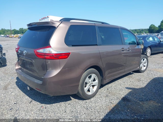 Toyota Sienna Le 8 Passenger 2018 5TDKZ3DC8JS955714 Image 4