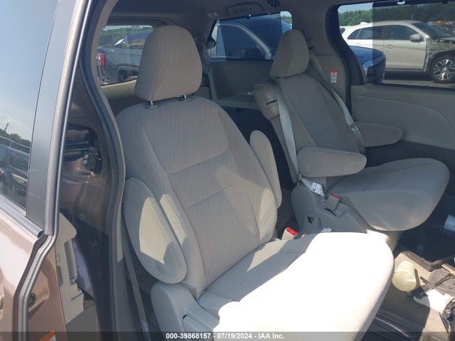 Toyota Sienna Le 8 Passenger 2018 5TDKZ3DC8JS955714 Image 8