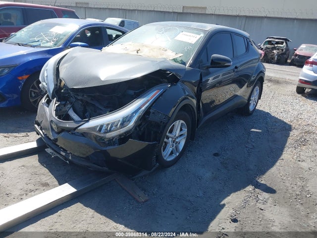 Toyota C-HR LE 2020 JTNKHMBX8L1067779 Image 2