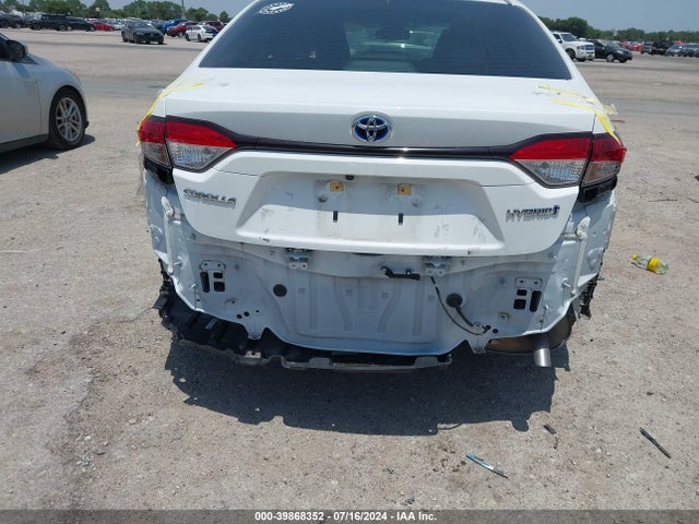 Toyota Corolla Hybrid Le 2021 JTDEAMDE4MJ020056 Image 18