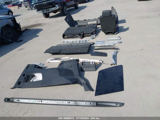 1GNSKBKC7KR279670 Chevrolet Tahoe Lt