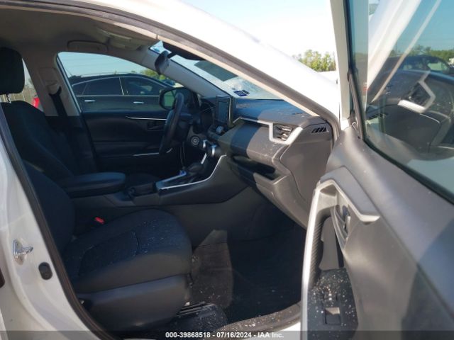 2T3H1RFV8KW057049 Toyota RAV4 LE
