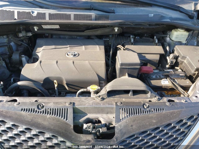 5TDXK3DC9GS719673 Toyota Sienna Se Premium 8 Passenger