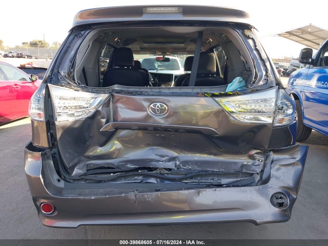 5TDXK3DC9GS719673 Toyota Sienna Se Premium 8 Passenger