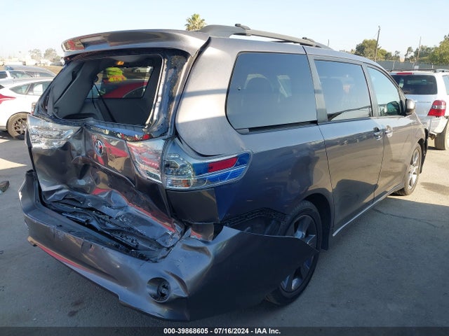 5TDXK3DC9GS719673 Toyota Sienna Se Premium 8 Passenger