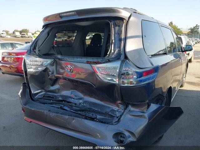 5TDXK3DC9GS719673 Toyota Sienna Se Premium 8 Passenger