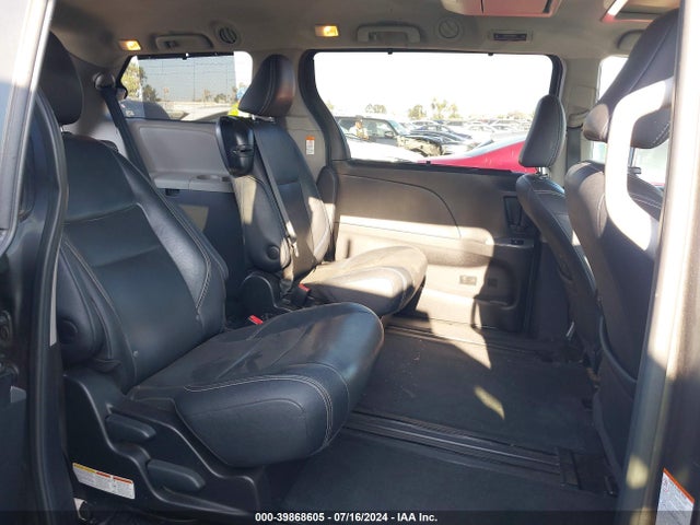 5TDXK3DC9GS719673 Toyota Sienna Se Premium 8 Passenger