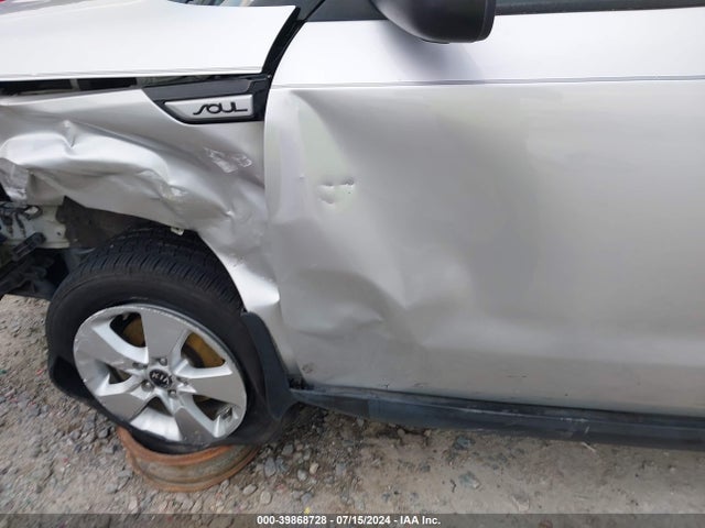 KIA Soul 2018 KNDJN2A22J7621203 Image 18