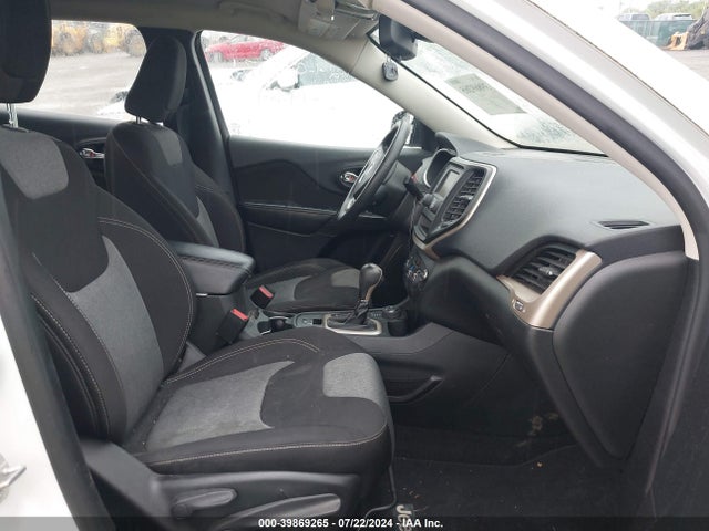 1C4PJMAB5FW661516 Jeep Cherokee Sport