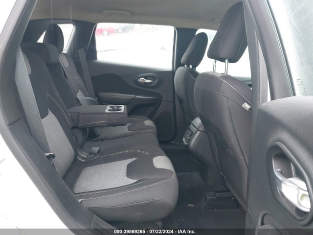 1C4PJMAB5FW661516 Jeep Cherokee Sport